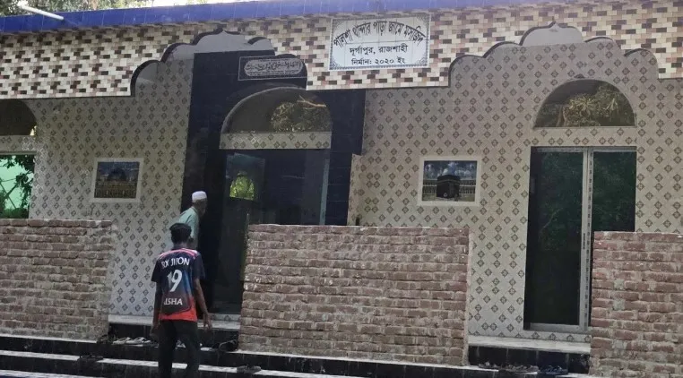 আজান দিলেই মসজিদে আসে সাপ!